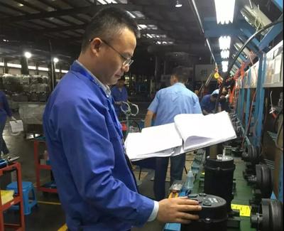 南方泵業員工鮑建德榮獲余杭區勞模榮譽稱號，引領技術推廣新篇章